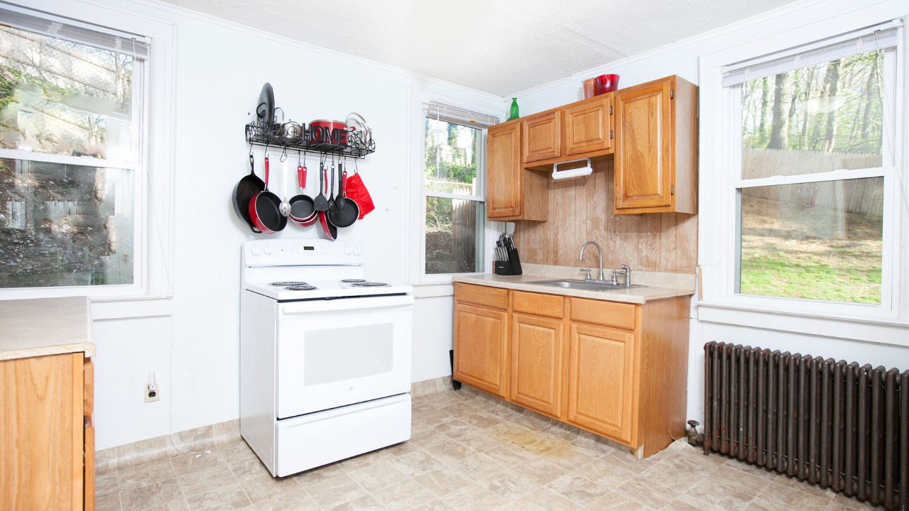 28 Pine Dr, Oyster Bay, NY, 11771 Scene 3