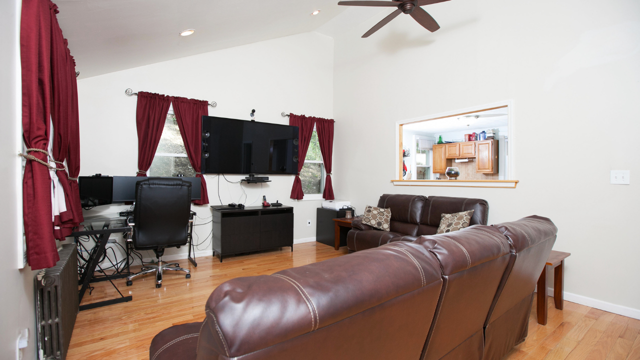 28 Pine Dr, Oyster Bay, NY, 11771 Scene 2