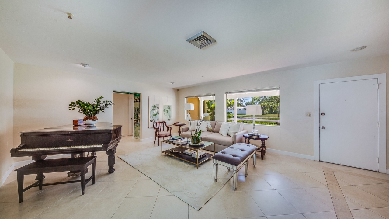 1105-Andora-Ave-03