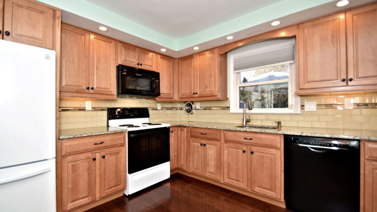 800 N Wayne Ave, Wayne, PA, 19087 Scene 4