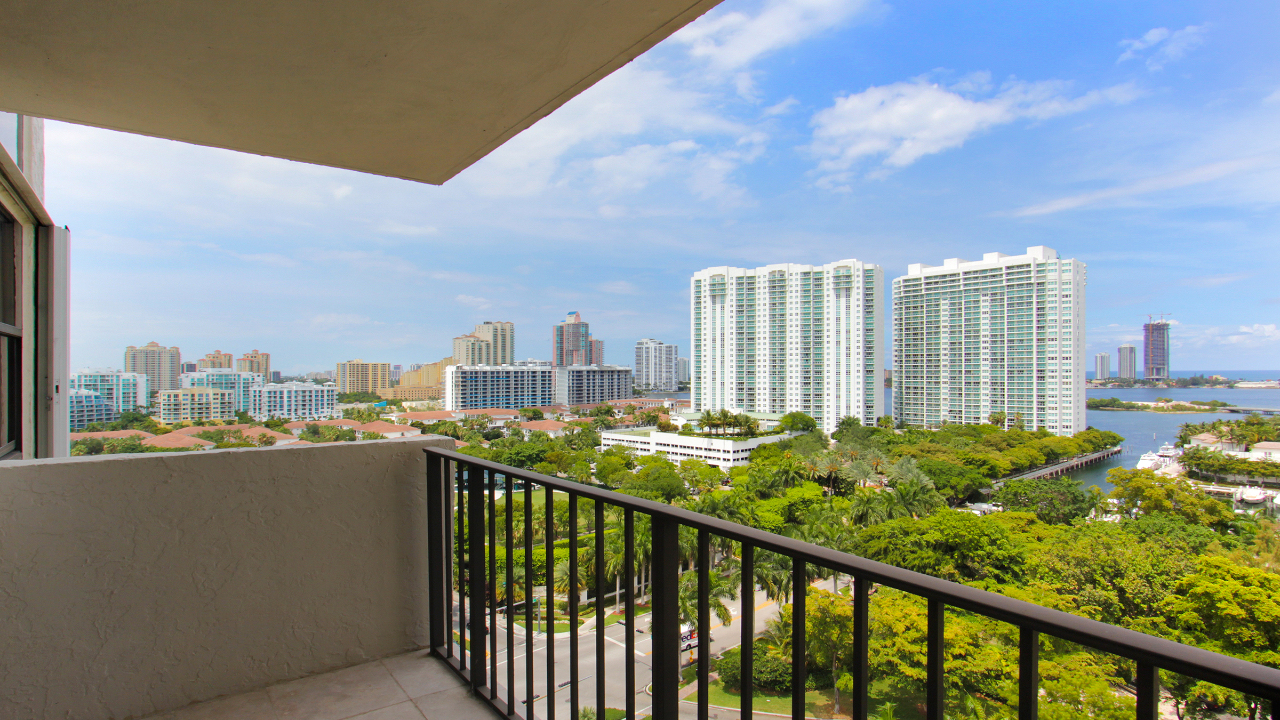 Biscayne-Cove-Unit-1604-04