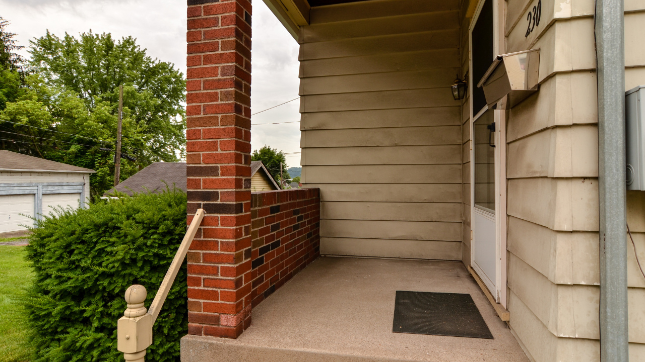 1st Floor Porch