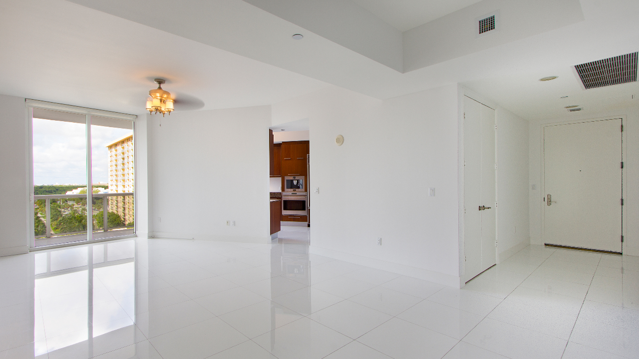 Trump-Tower-II-#705-01