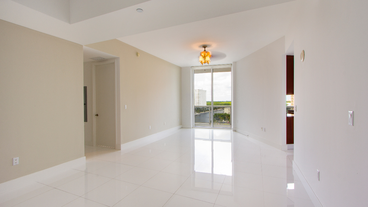 Trump-Tower-II-#705-02