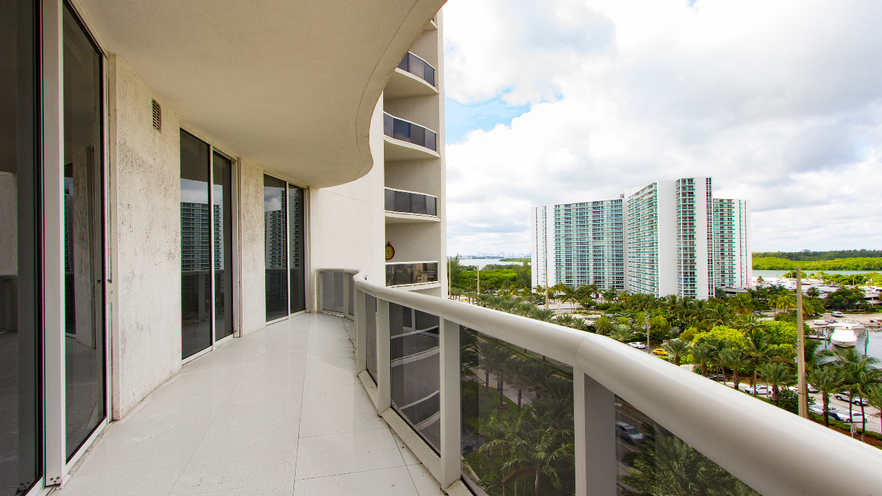 Trump-Tower-II-#705-03