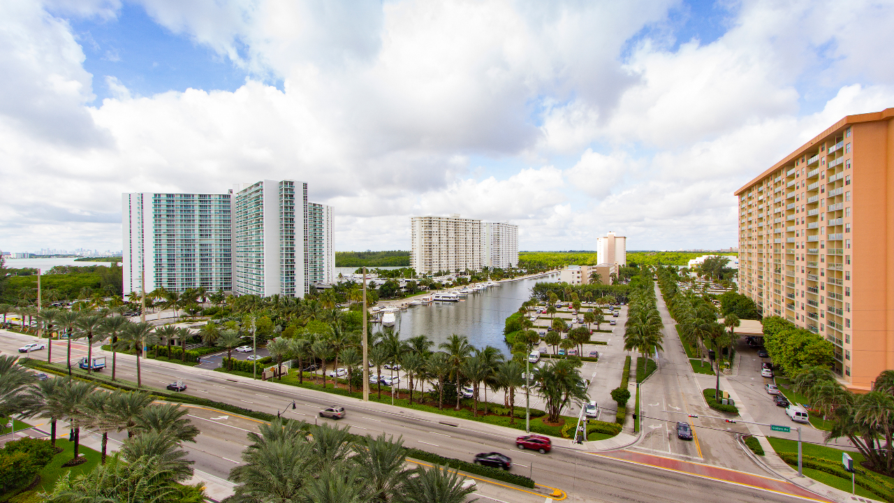 Trump-Tower-II-#705-04