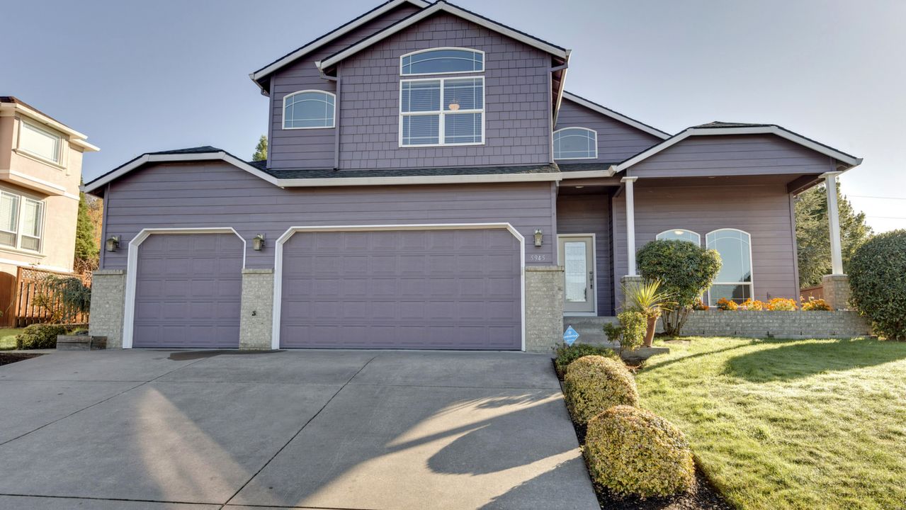 5945 SE Equestrian Dr, Portland, OR, 97236 Scene 1