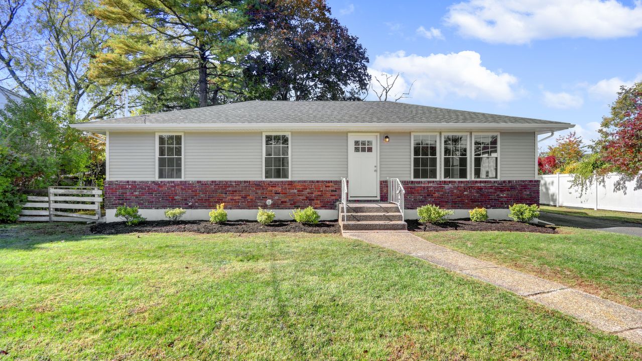 696 Partridge Ave, West Hempstead, NY, 11552 Scene 1