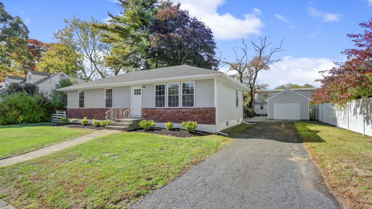 696 Partridge Ave, West Hempstead, NY, 11552 Scene 2