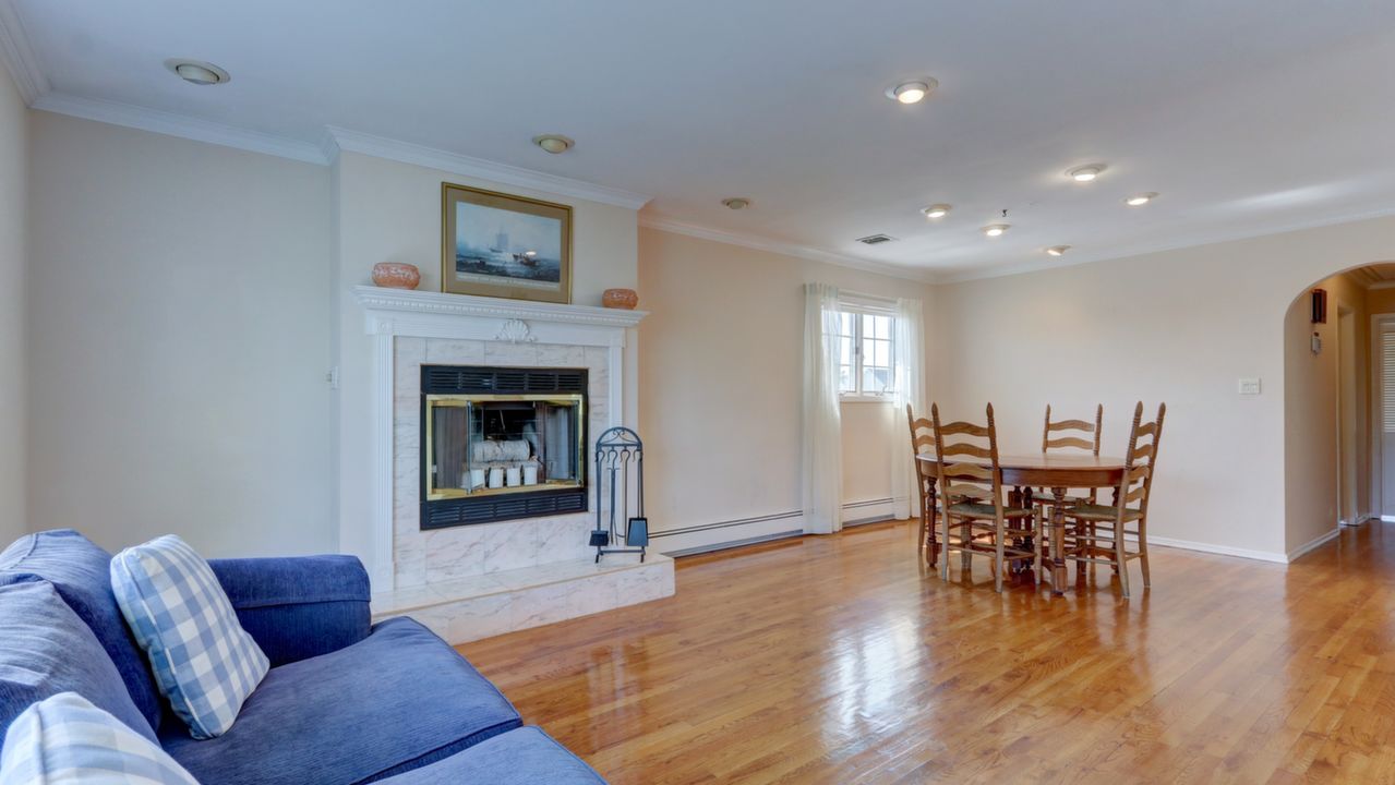 136 Sequams Ln E, West Islip, NY, 11795 Scene 3