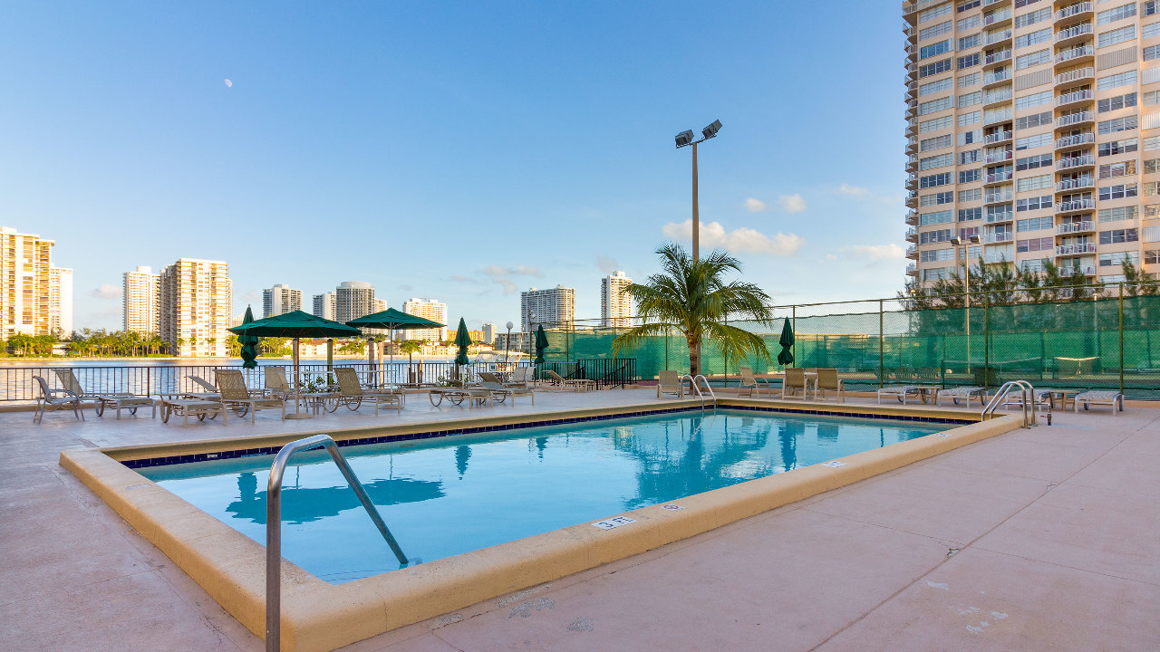 Commodore Plaza #1808-19