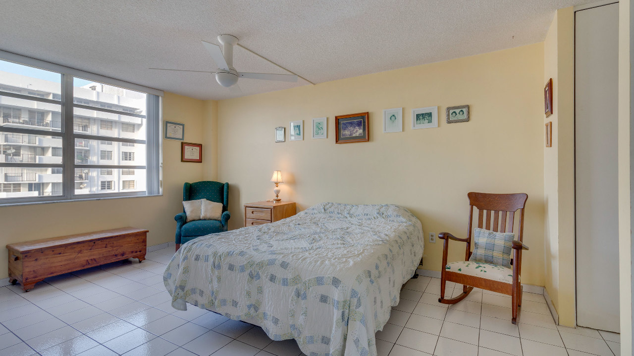 Commodore Plaza #1808-11