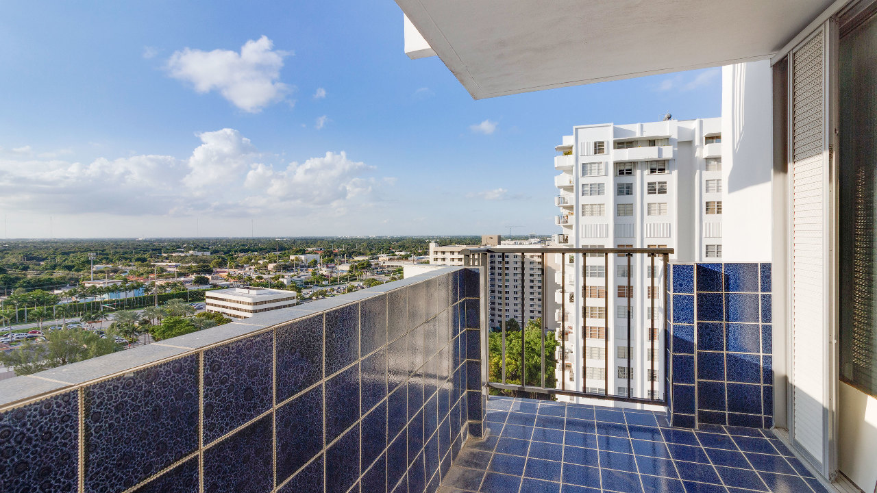 Commodore Plaza #1808-06