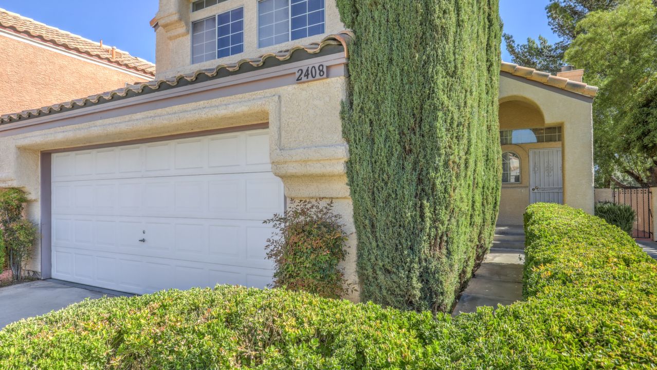 Exterior Front Entry