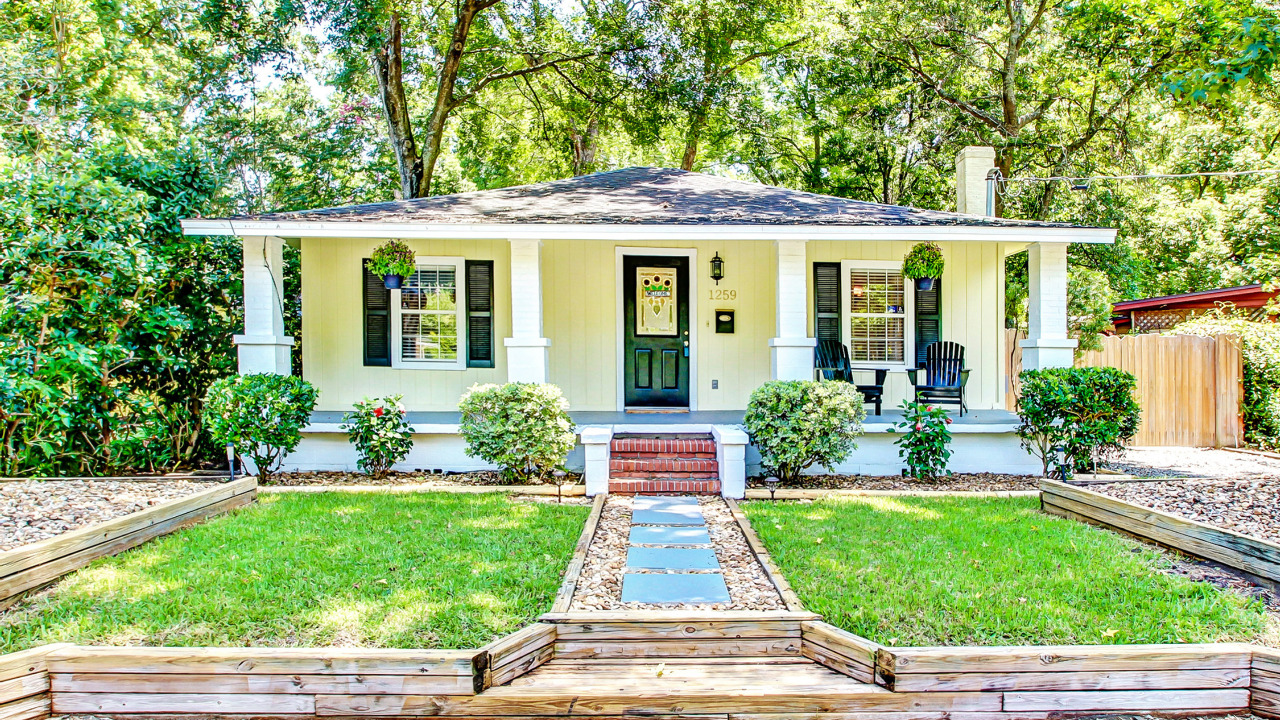 Welcome to 1259 Cook St.