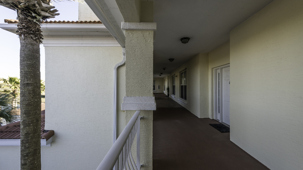 Building Hall to Elevator