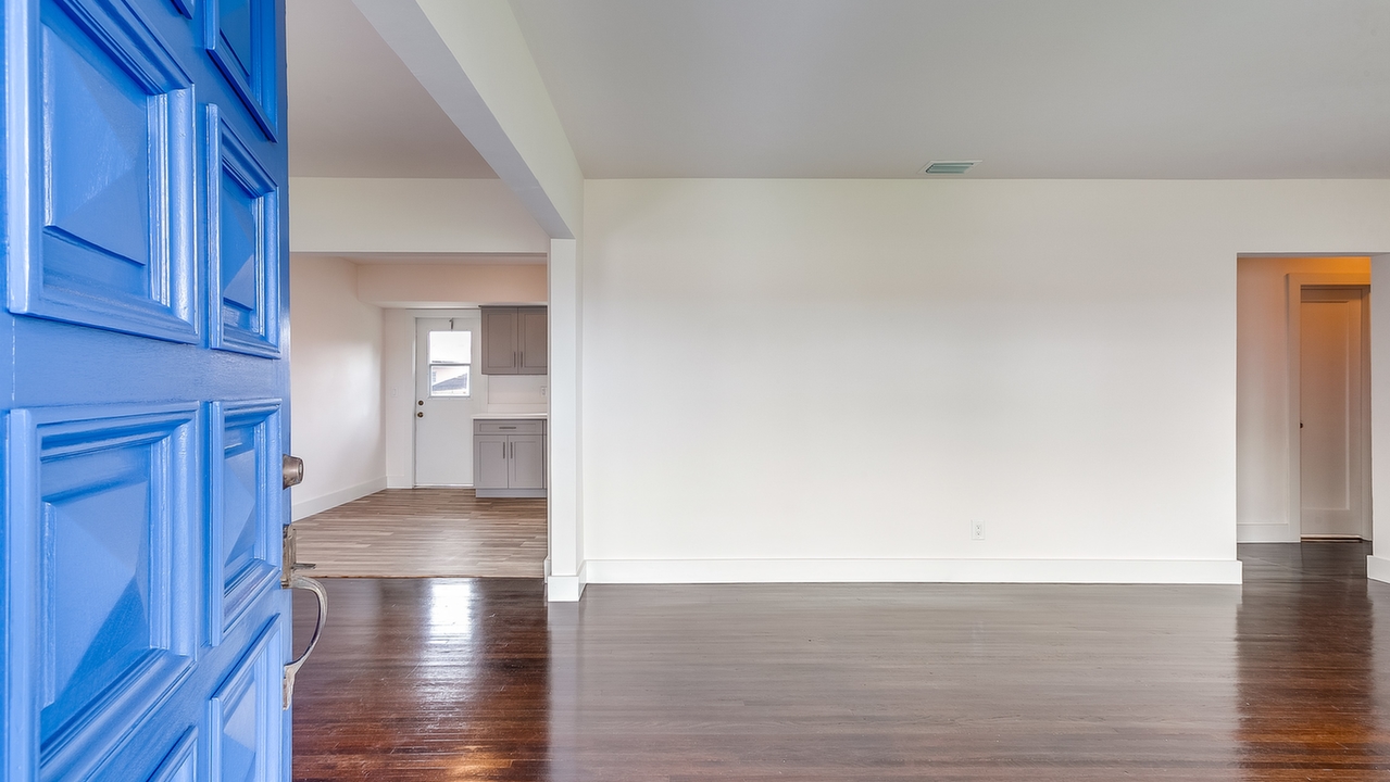345-W-63rd-St-02