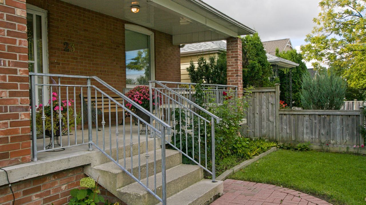 23 Rainbow Drive, Woodbridge, ON, L4L 2K3 Scene 2