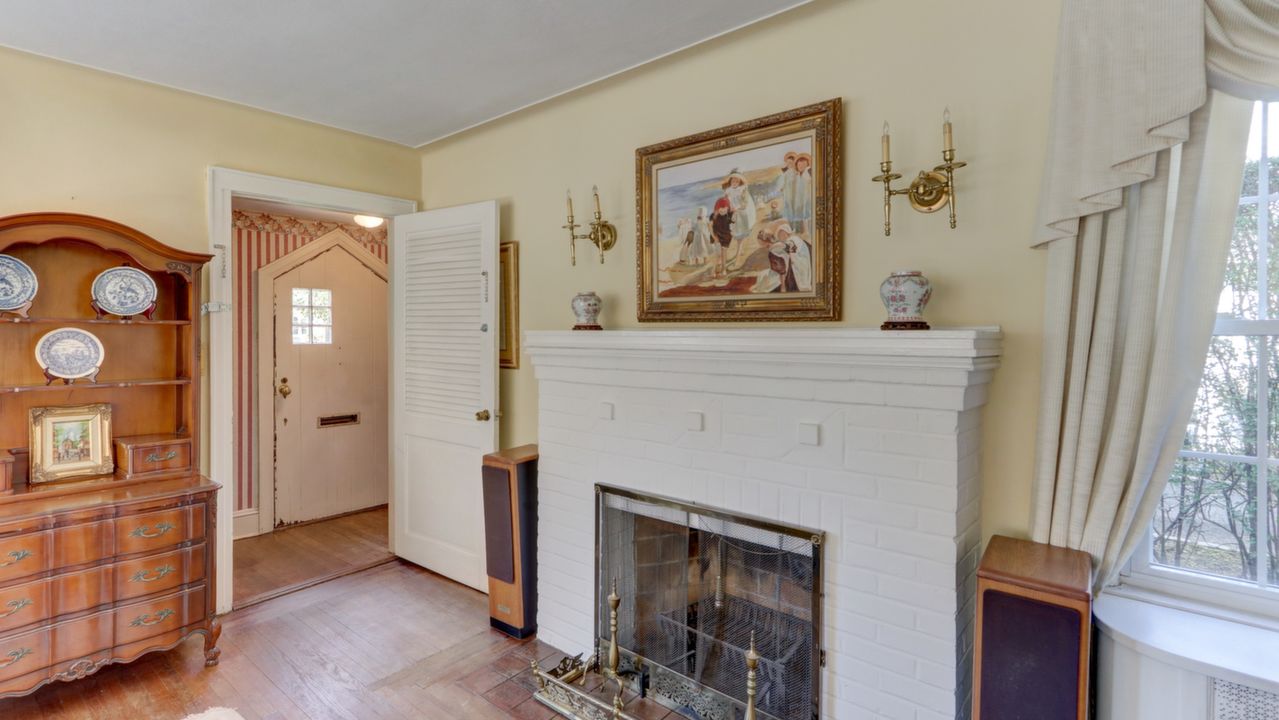 Foyer-Living Room