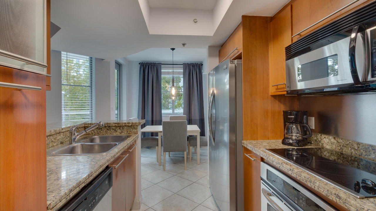 Cosmopolitan-#2318-04