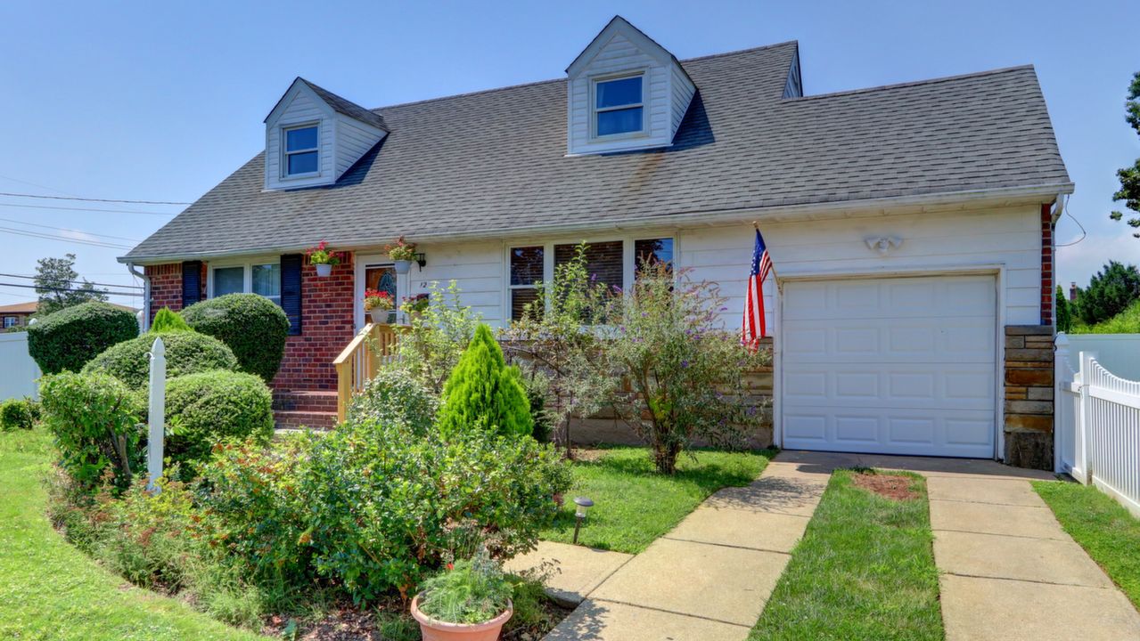 12 Perry Ave, Bethpage, NY, 11714 Scene 1