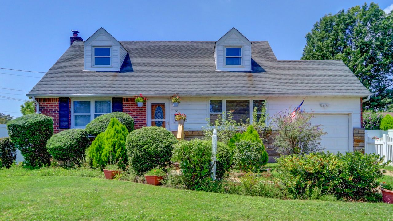 12 Perry Ave, Bethpage, NY, 11714 Scene 2