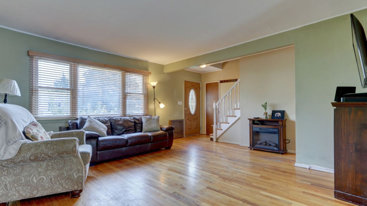 12 Perry Ave, Bethpage, NY, 11714 Scene 3