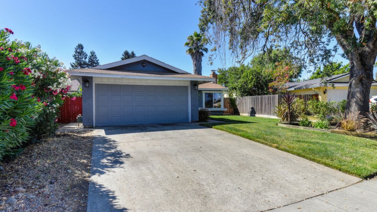 7892 Deer Creek Drive, Sacramento, CA, 95823 Scene 1