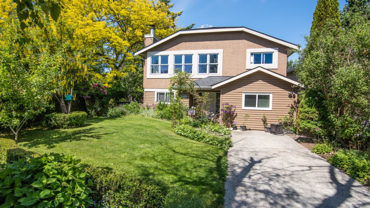 19292 60 Ave, Surrey, BC, V3S 7K9 Scene 2