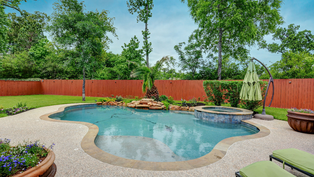 06-  19 Valley Cottage