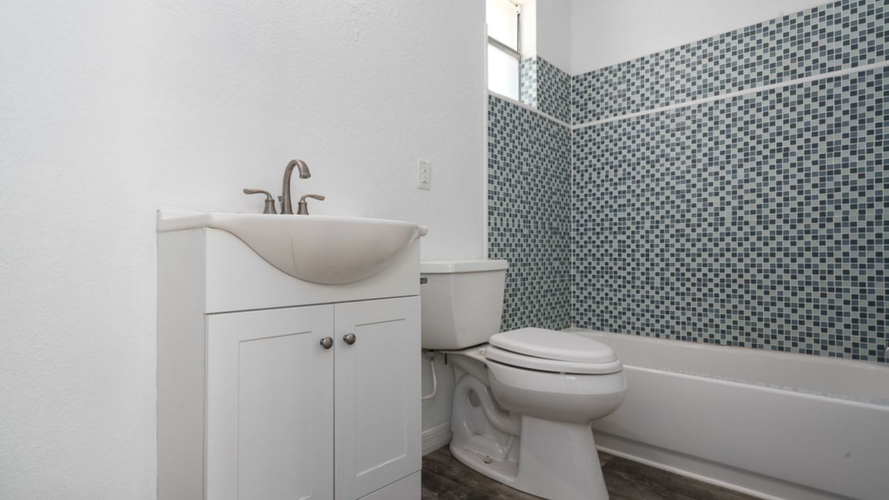 915 Shorecrest Ave-9