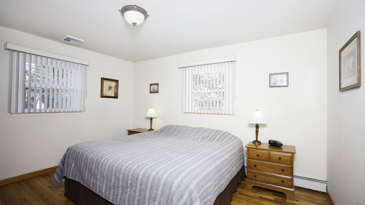 518 Secatogue Ave, Farmingdale, NY, 11735 Scene 4