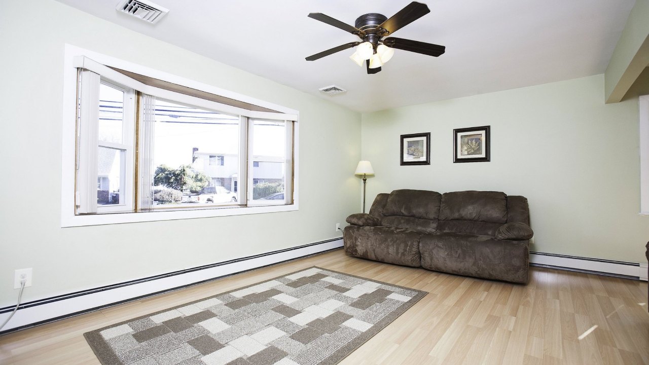 518 Secatogue Ave, Farmingdale, NY, 11735 Scene 2