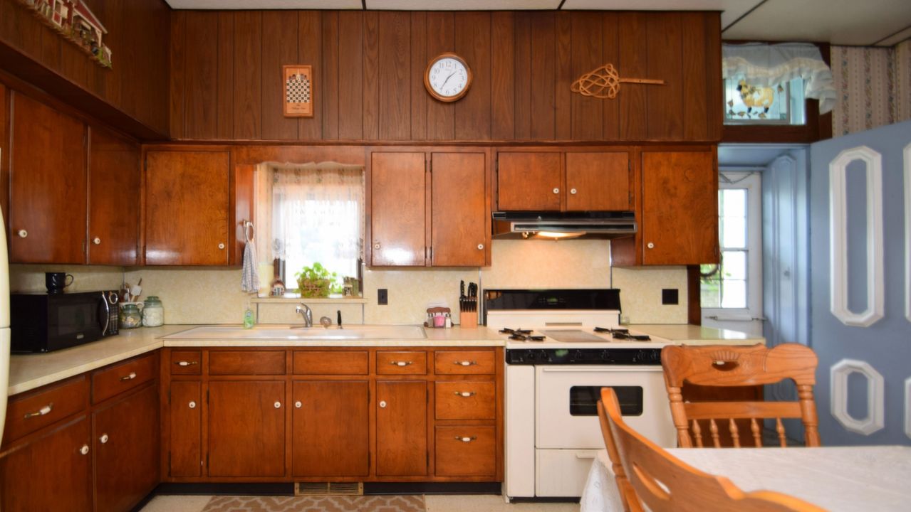 303 Vanderslice St, Phoenixville, PA, 19460 Scene 4