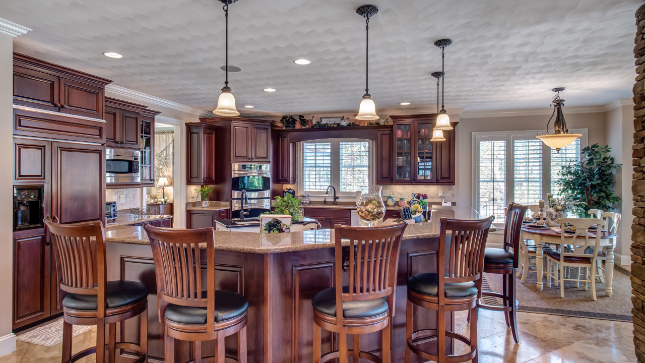 Kitchen/Breakfast Bar