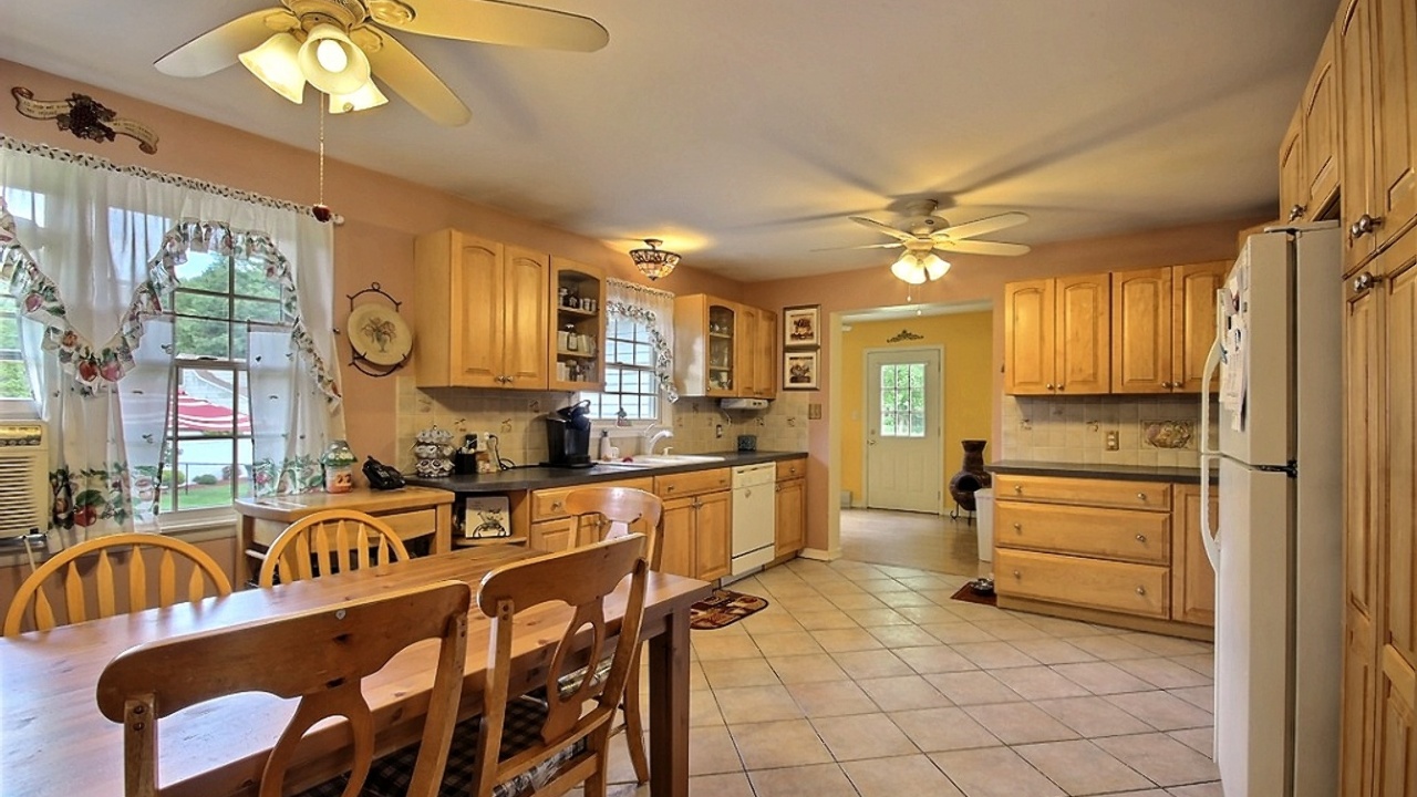 Spacious Updated Eat In Kitchen