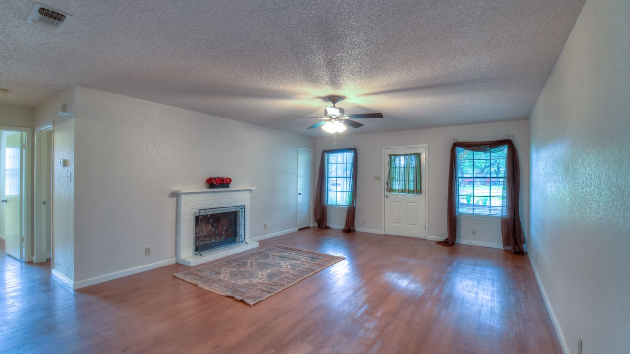 511 Algerita #B, Georgetown, TX, 78628 Scene 3