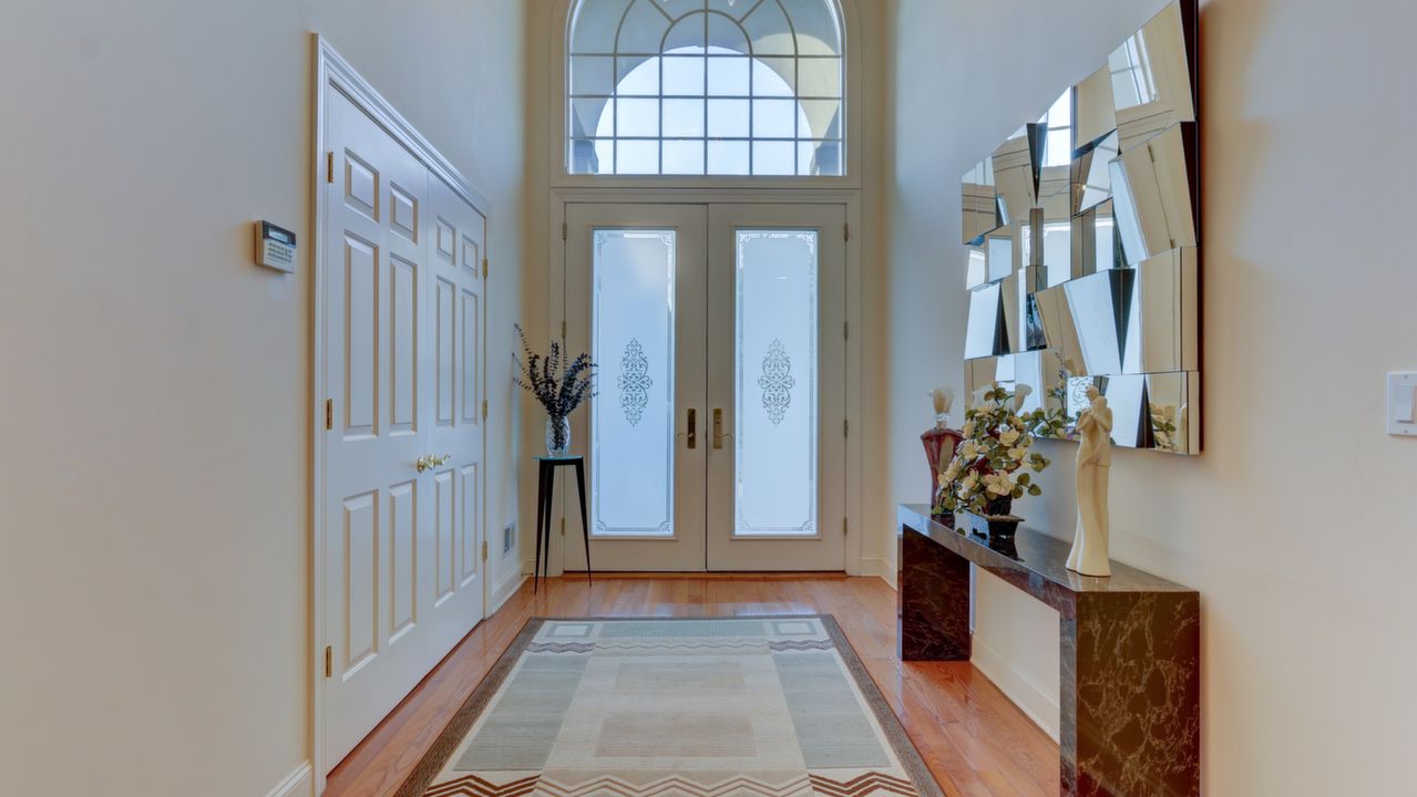 286 Madeira Blvd, Melville, NY, 11747 Scene 3