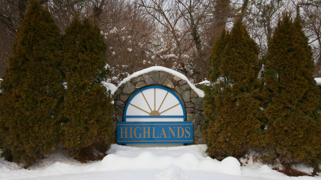 156 Windward Ct, Port Jefferson, NY, 11777 Scene 1