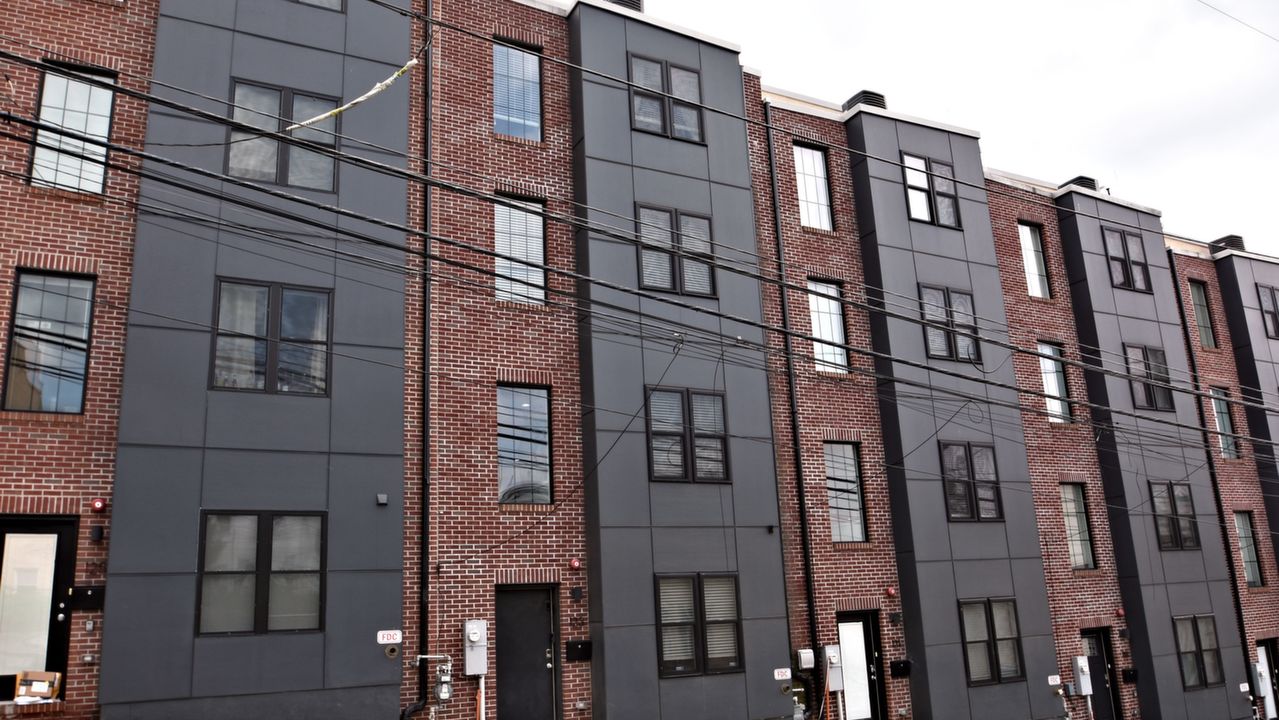 123 Shurs Ln, Philadelphia, PA, 19127 Scene 1