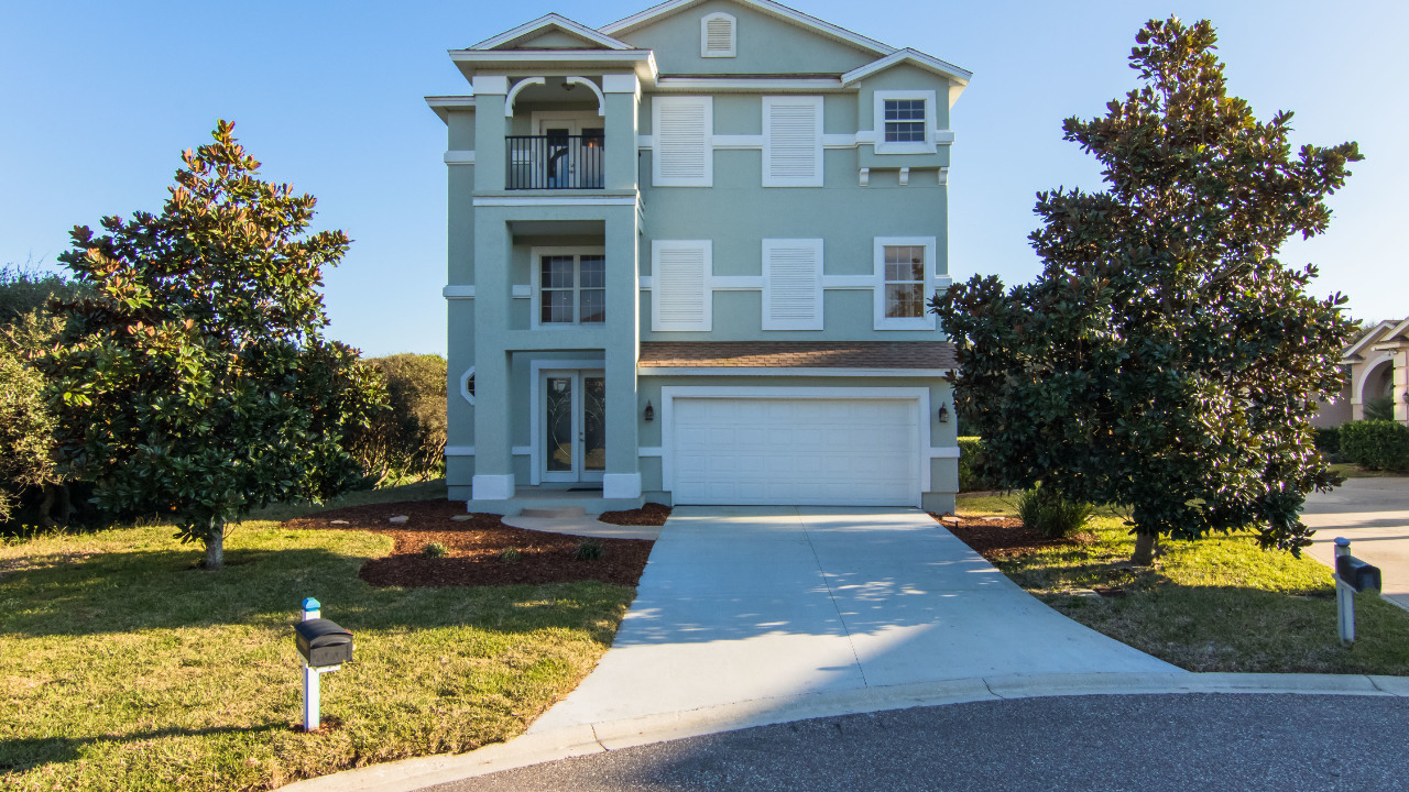 3 Stories, 3812 Square Feet