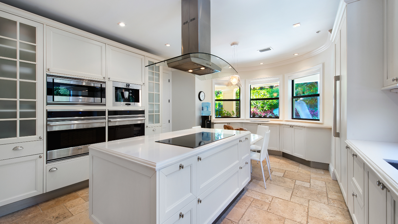 6034-Pine-Tree-Dr-15