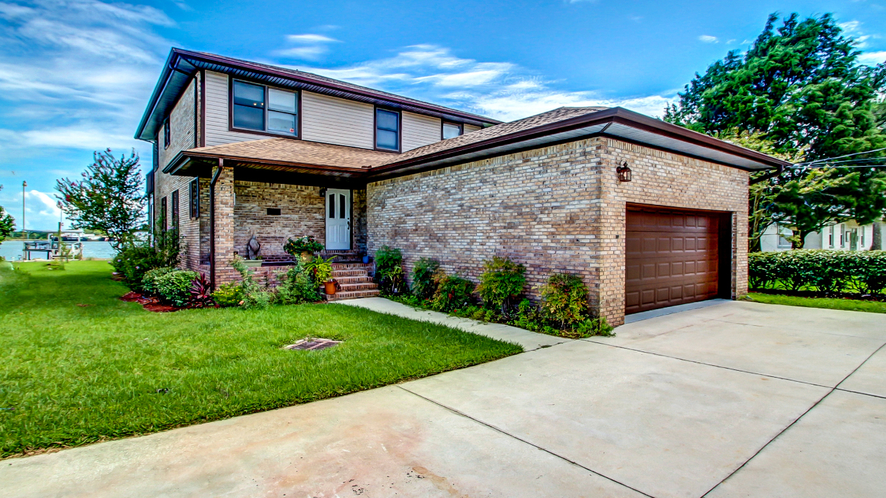 9370 Heckscher Drive