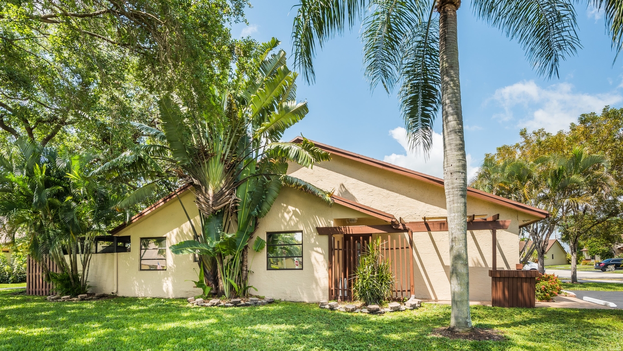 9854-NW-16th-Ct-03