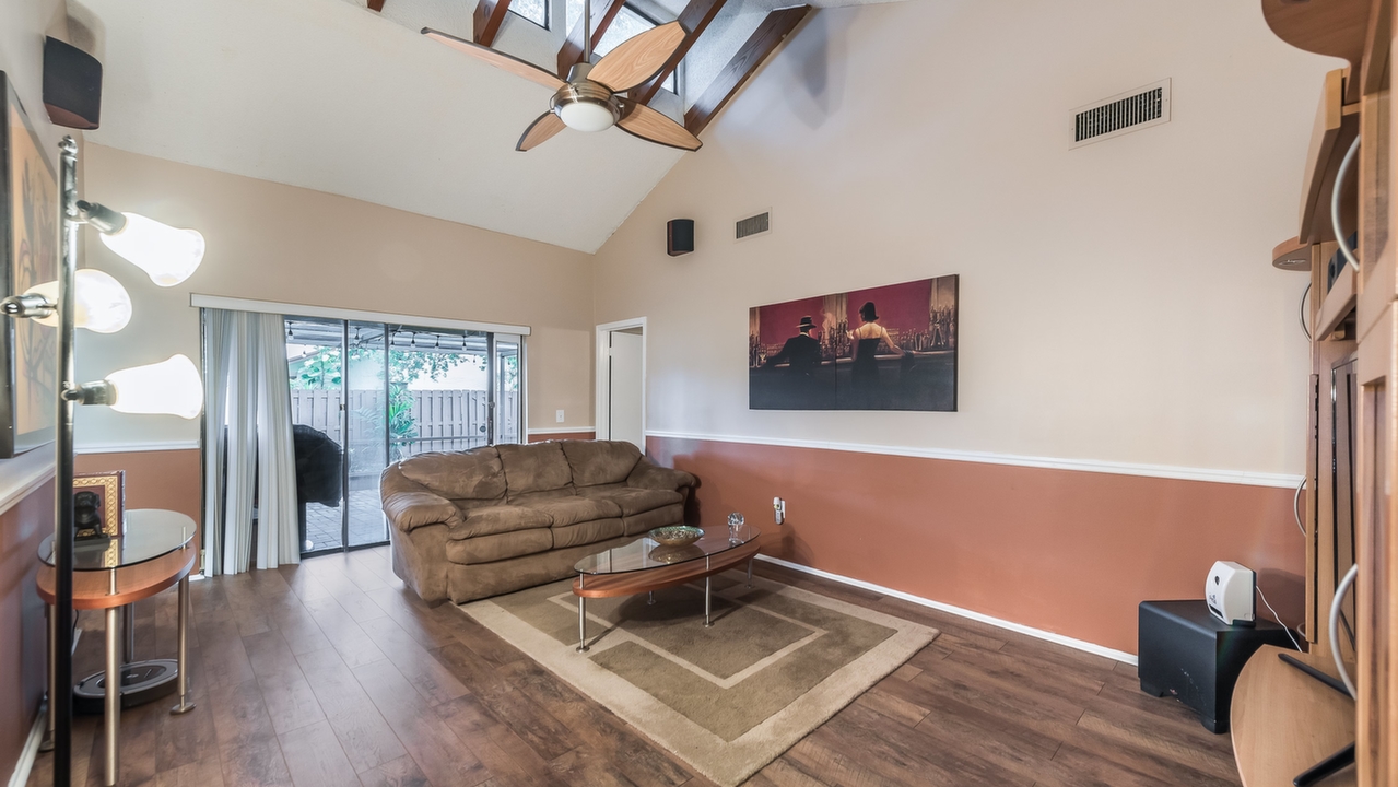 9854-NW-16th-Ct-04