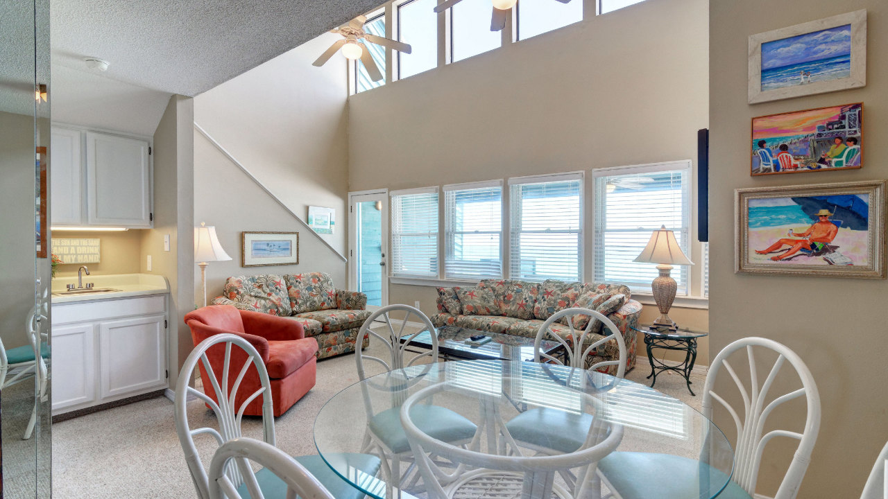 2nd floor living area