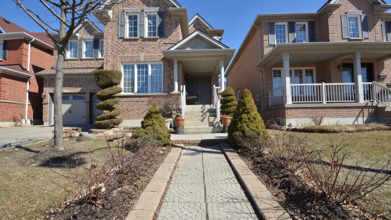 Absolutely Stunning Upgraded Home On A Very Desirable Location