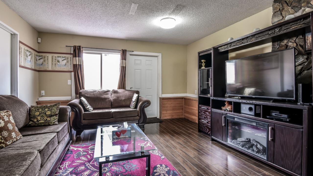 14231 72A Ave, Surrey, BC, V3W 7S9 Scene 2