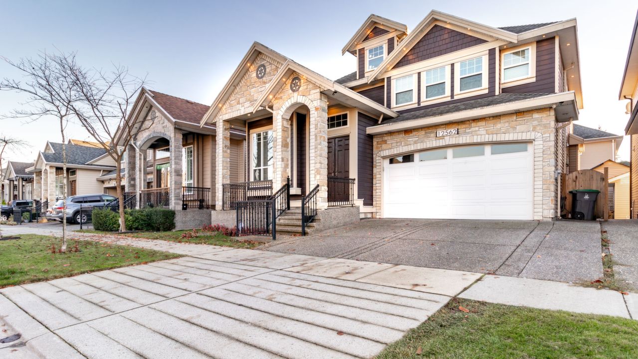 12562 66A Ave, Surrey, BC, V3W 1V7 Scene 2