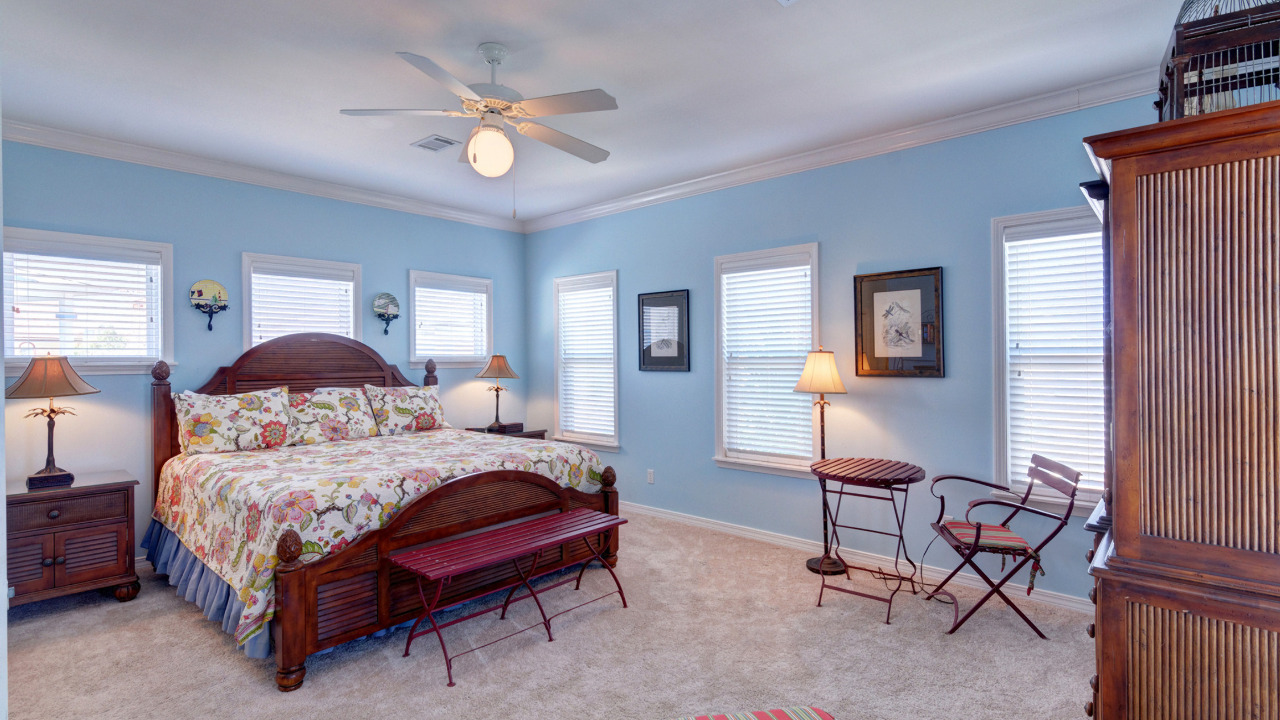 24_Master_Bedroom_03